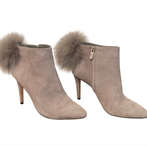 Antonio Melani Boots 6.5 Light Grey Suede Ankle Booties Furry Poof 4 Heel - Picture 1 of 5